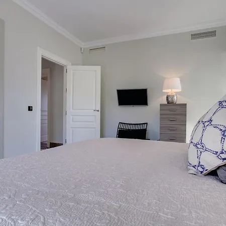 Recently Renovated Marina Holiday home *