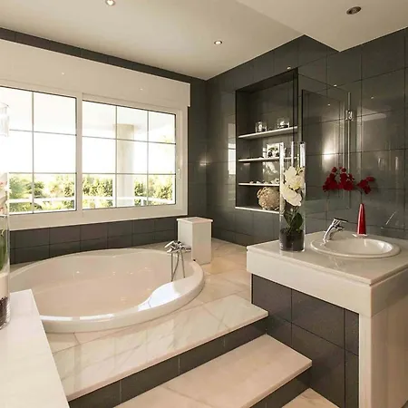 Recently Renovated Marina Holiday home